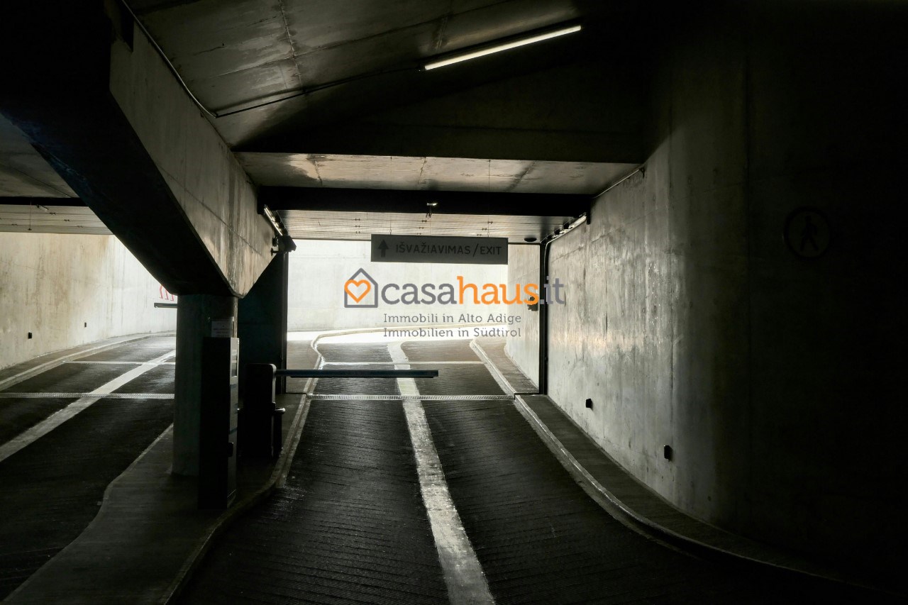 Posto auto coperto in vendita a Bolzano