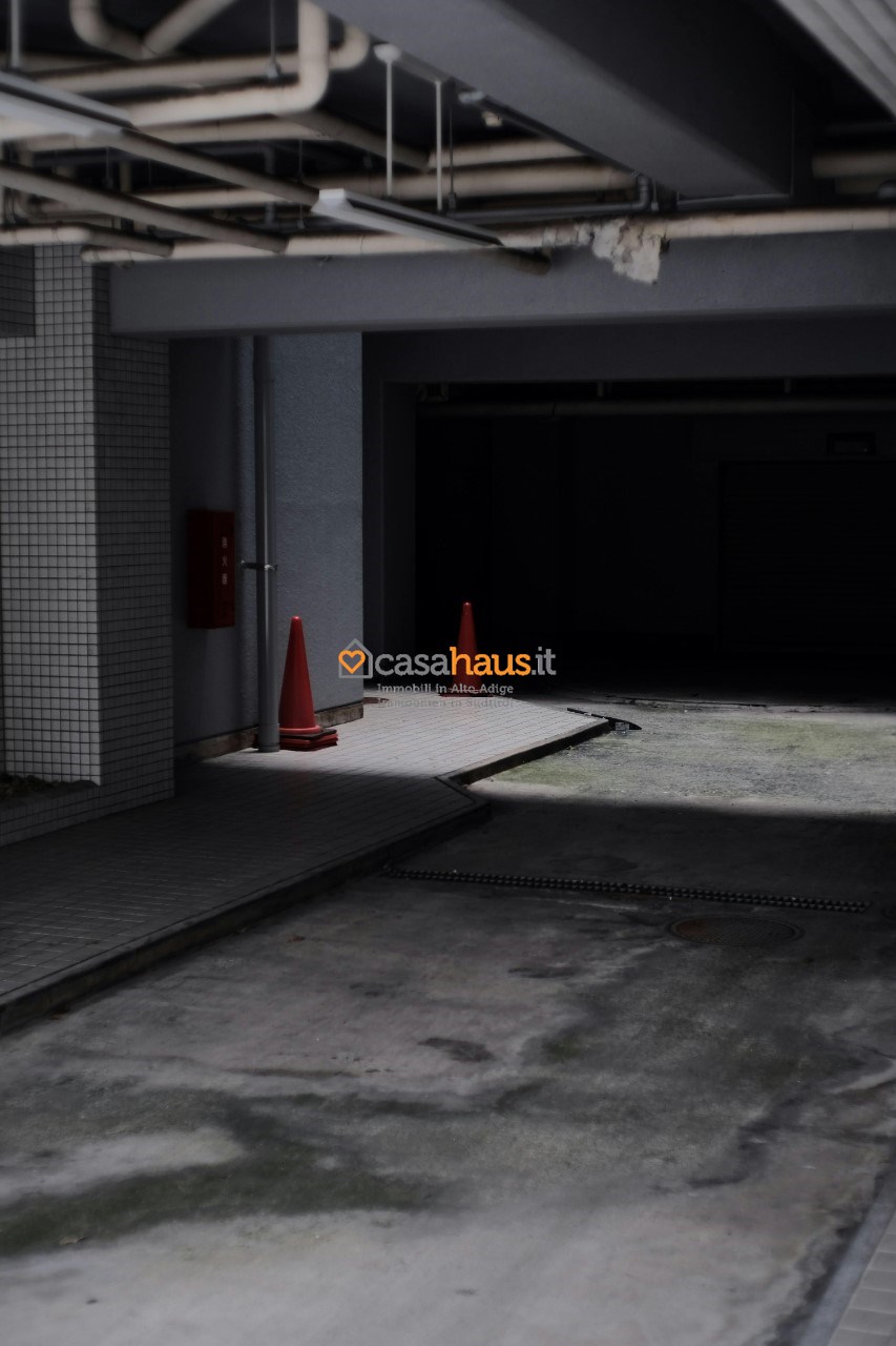 Posto auto coperto in vendita a Bolzano