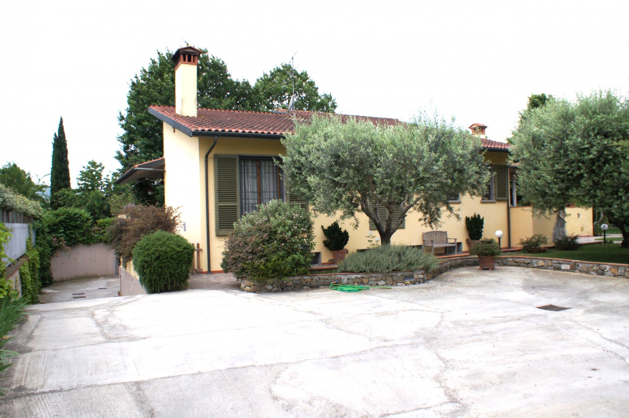 Villa con giardino a Signa