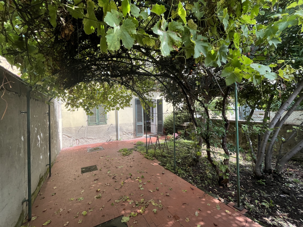 Villa con giardino in piazza s: rosario, Poggio a Caiano
