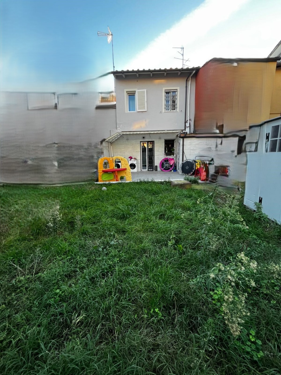 Casa indipendente con giardino a Campi Bisenzio