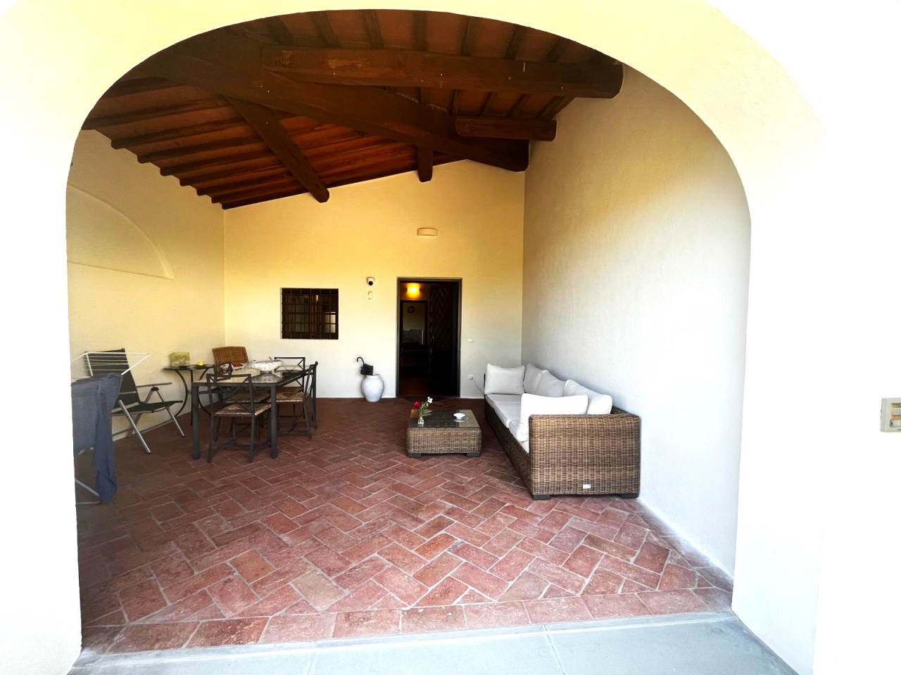 Villa con giardino in via di fornello, Campi Bisenzio