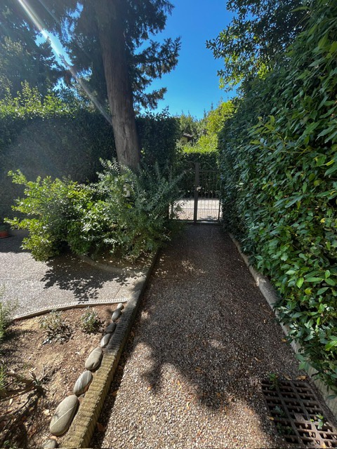 Villa con giardino in via di fornello, Campi Bisenzio