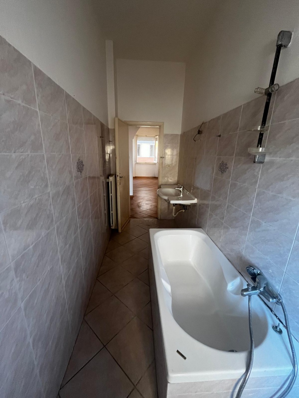 Appartamento con terrazzo in via della stazione, Signa