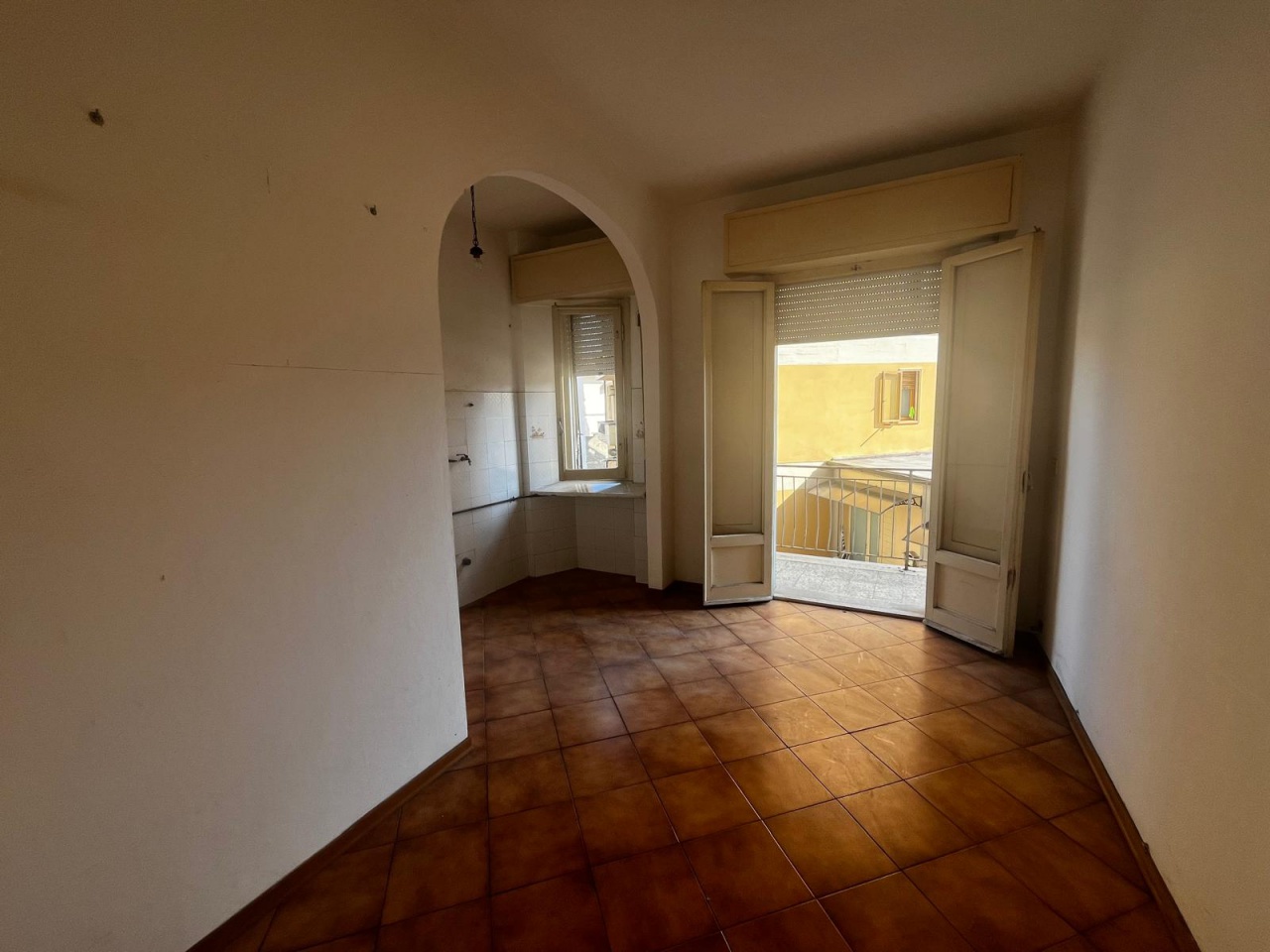 Appartamento con terrazzo in via della stazione, Signa