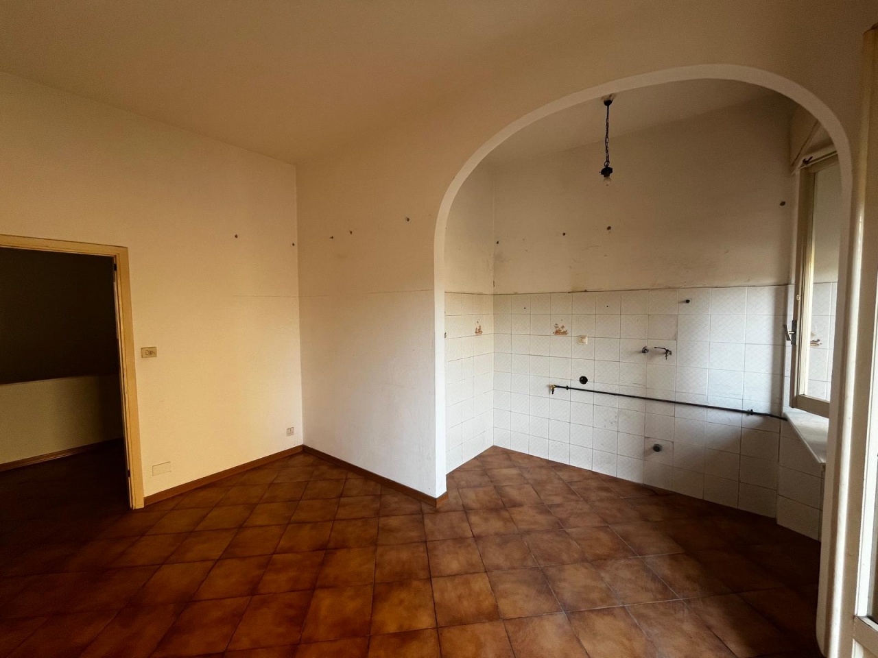 Appartamento con terrazzo in via della stazione, Signa