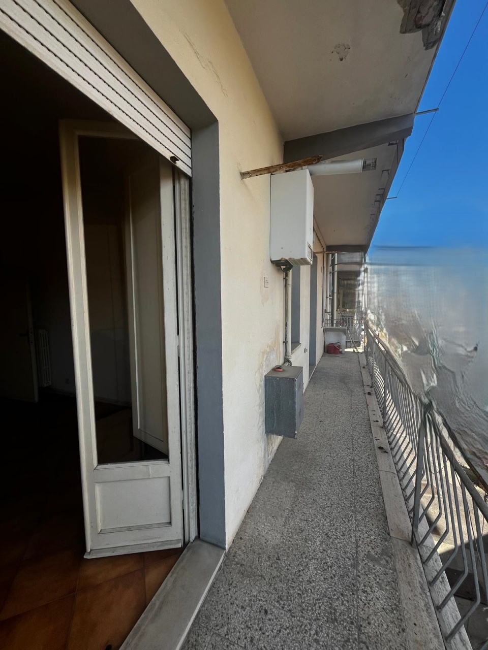 Appartamento con terrazzo in via della stazione, Signa