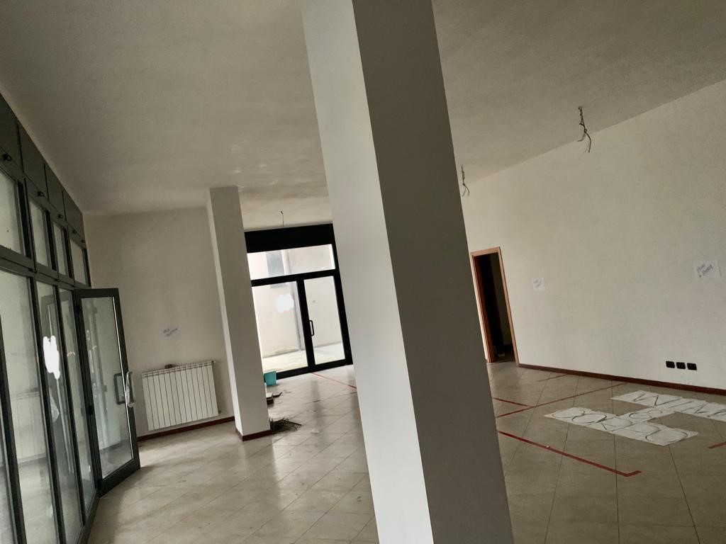 Negozio in affitto in viale gramsci, Signa