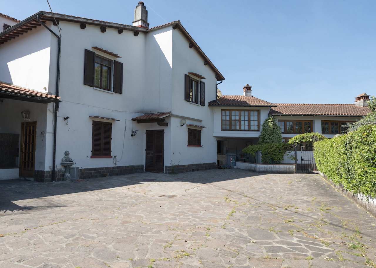 Casa indipendente con giardino in via trento, Campi Bisenzio