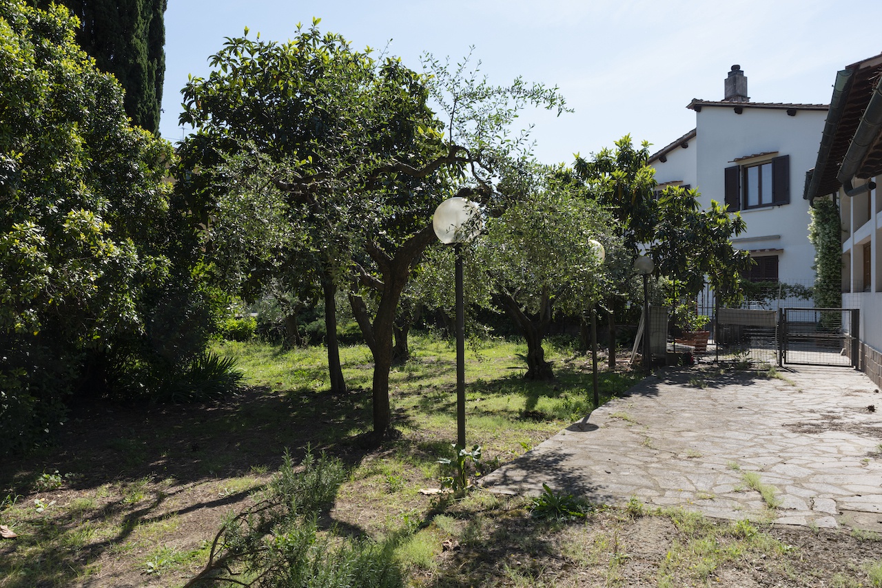 Casa indipendente con giardino in via trento, Campi Bisenzio