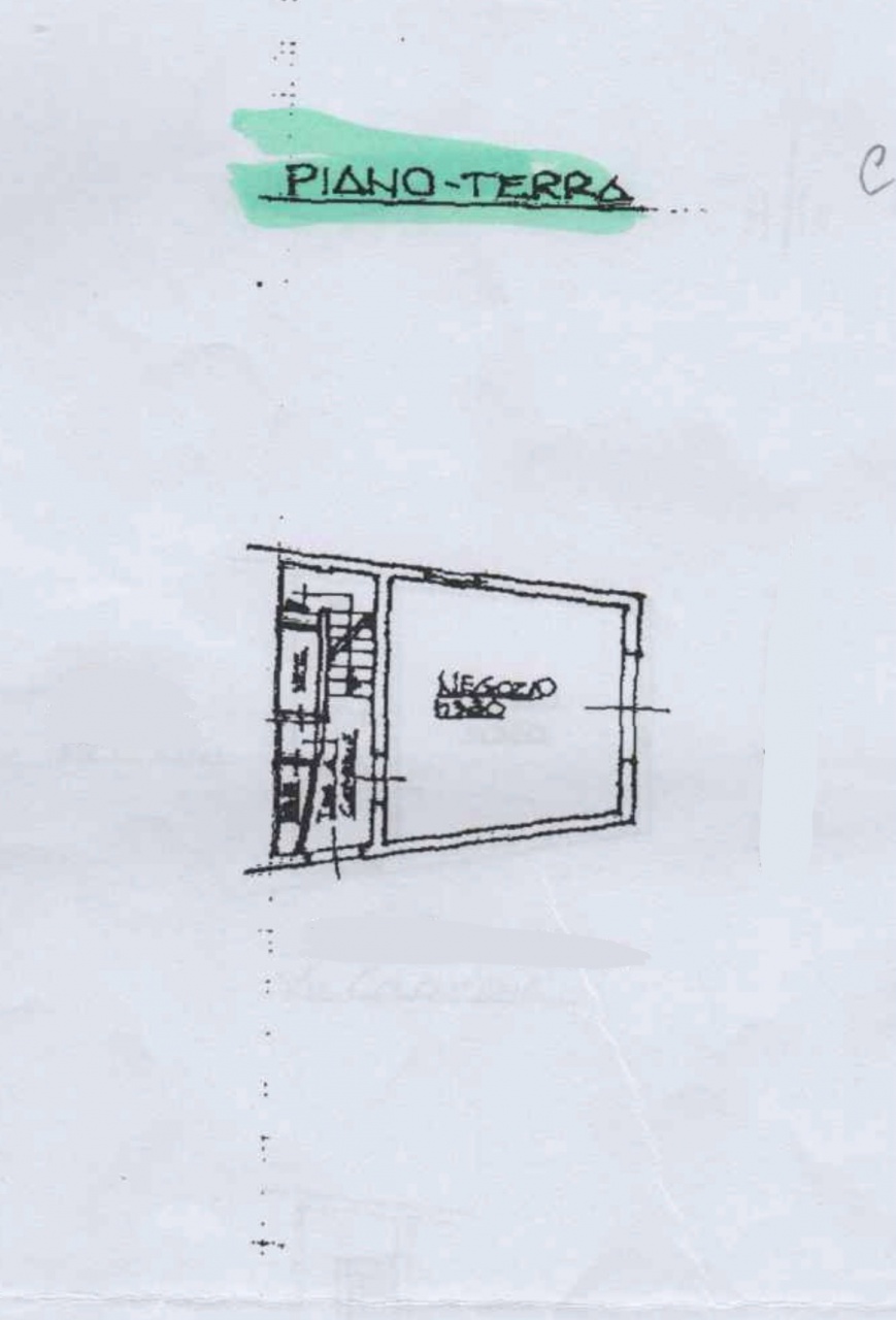 Locale commerciale in affitto in via dei confini, Campi Bisenzio