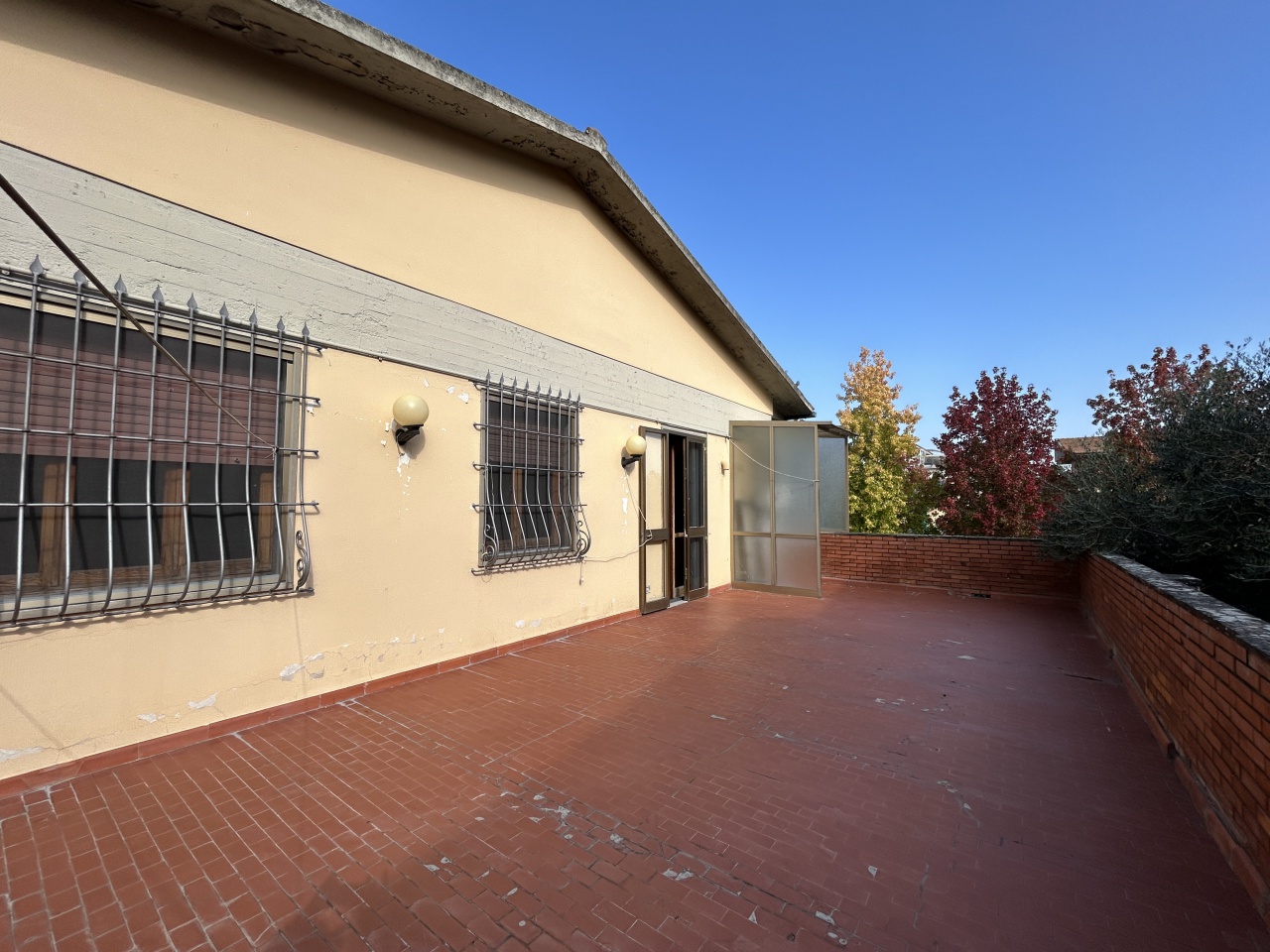 Casa indipendente con giardino in via della crescia, Campi Bisenzio