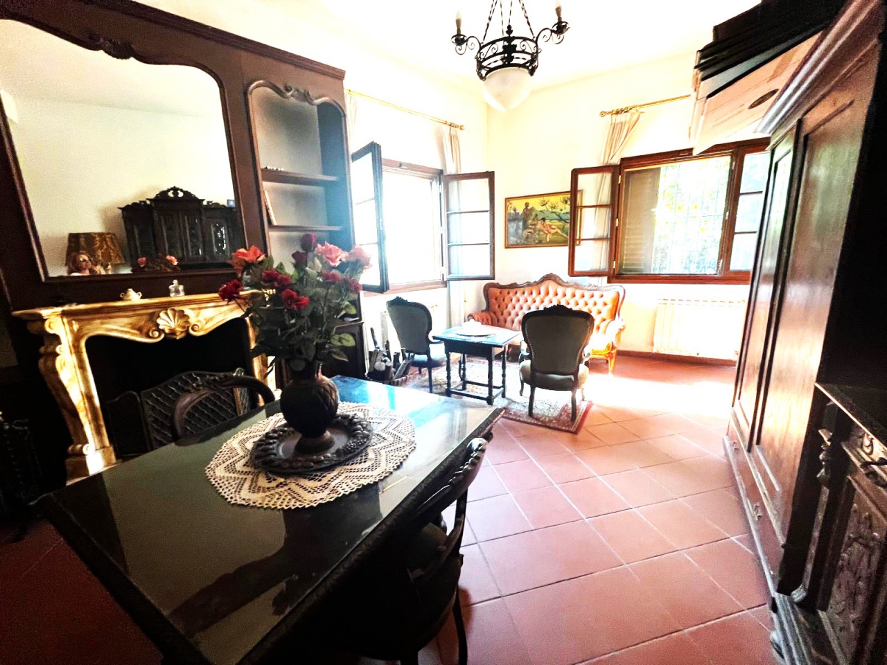 Villa con giardino in via pistoiese, Campi Bisenzio