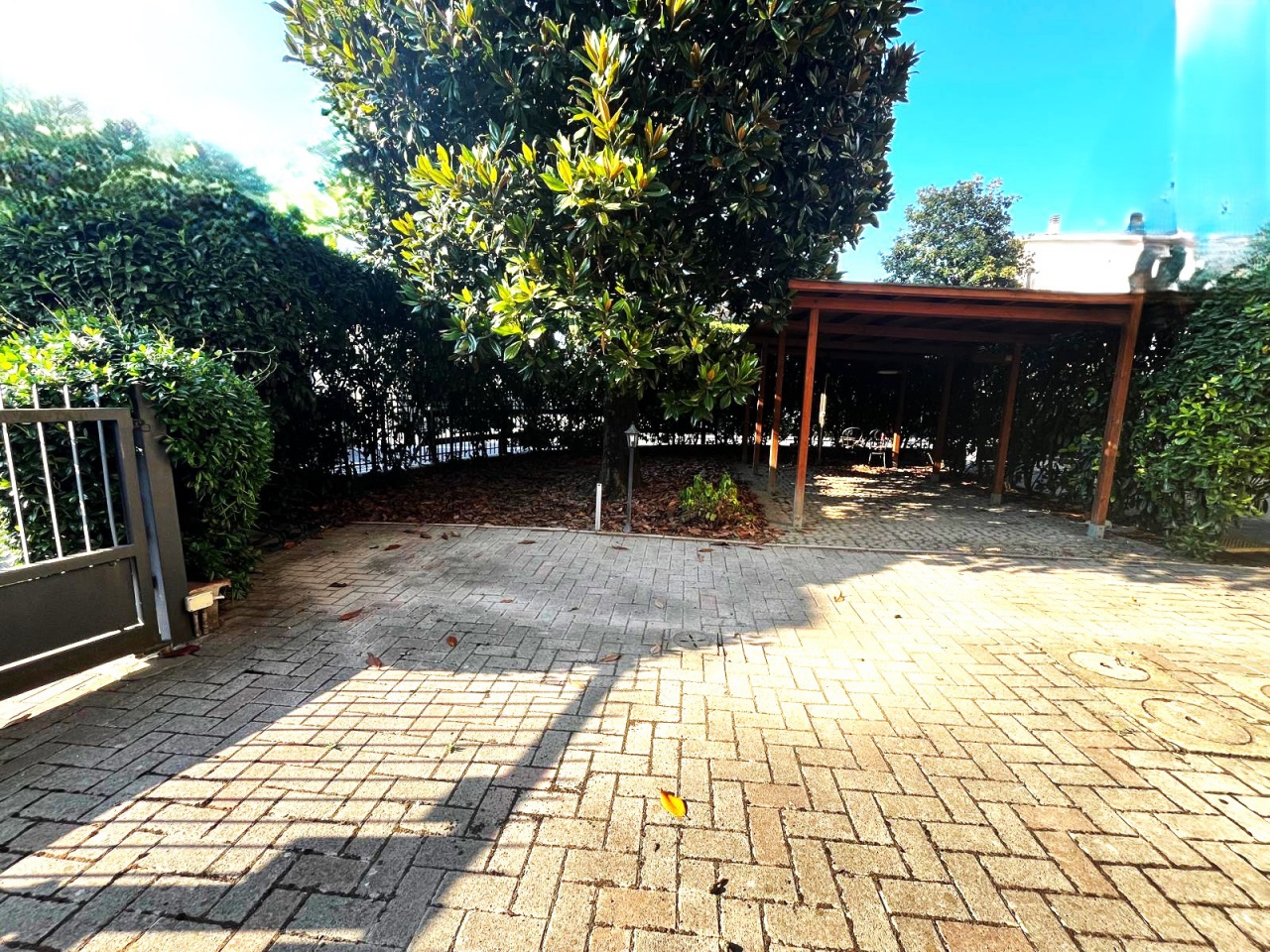 Villa con giardino in via pistoiese, Campi Bisenzio