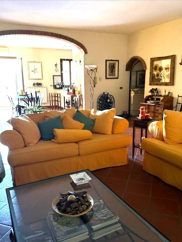 Villa con giardino in via becagli, Poggio a Caiano