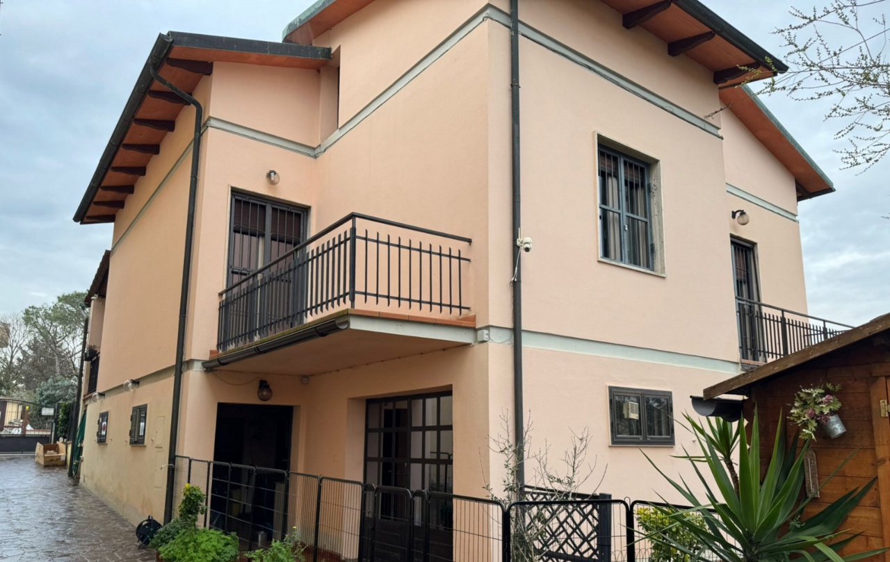 Casa indipendente con giardino in via michelangelo buonarroti, Signa