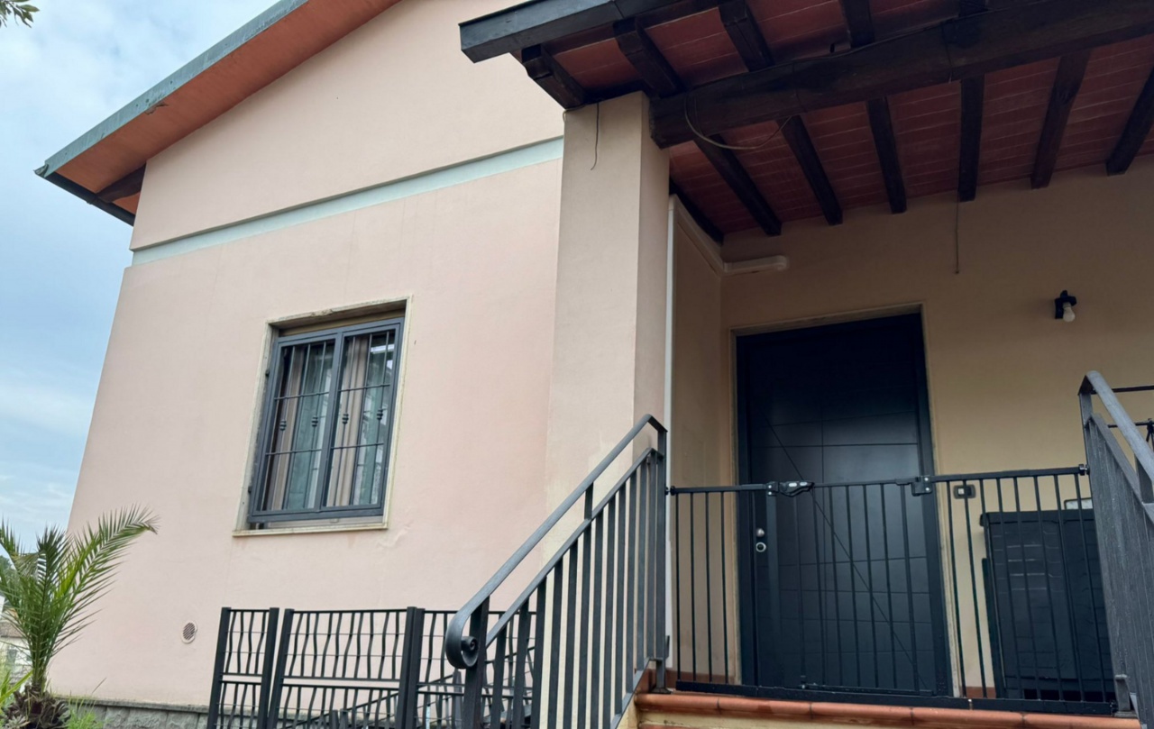 Casa indipendente con giardino in via michelangelo buonarroti, Signa