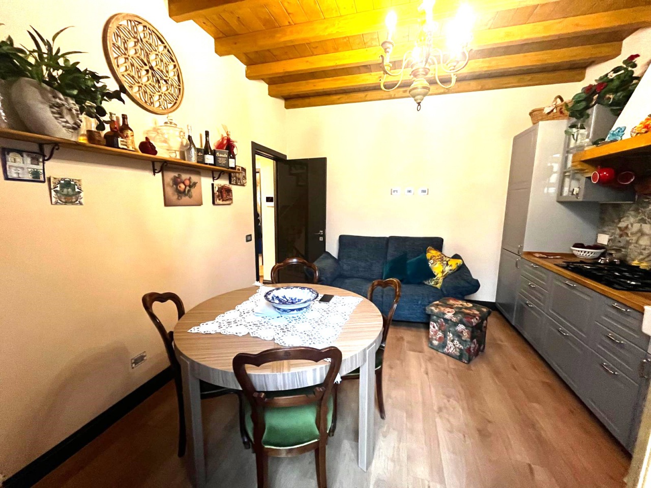 Casa indipendente con terrazzo in via tesi, Campi Bisenzio
