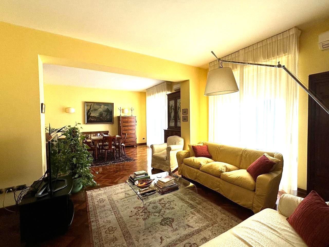 Appartamento con terrazzo in via cavour, Firenze