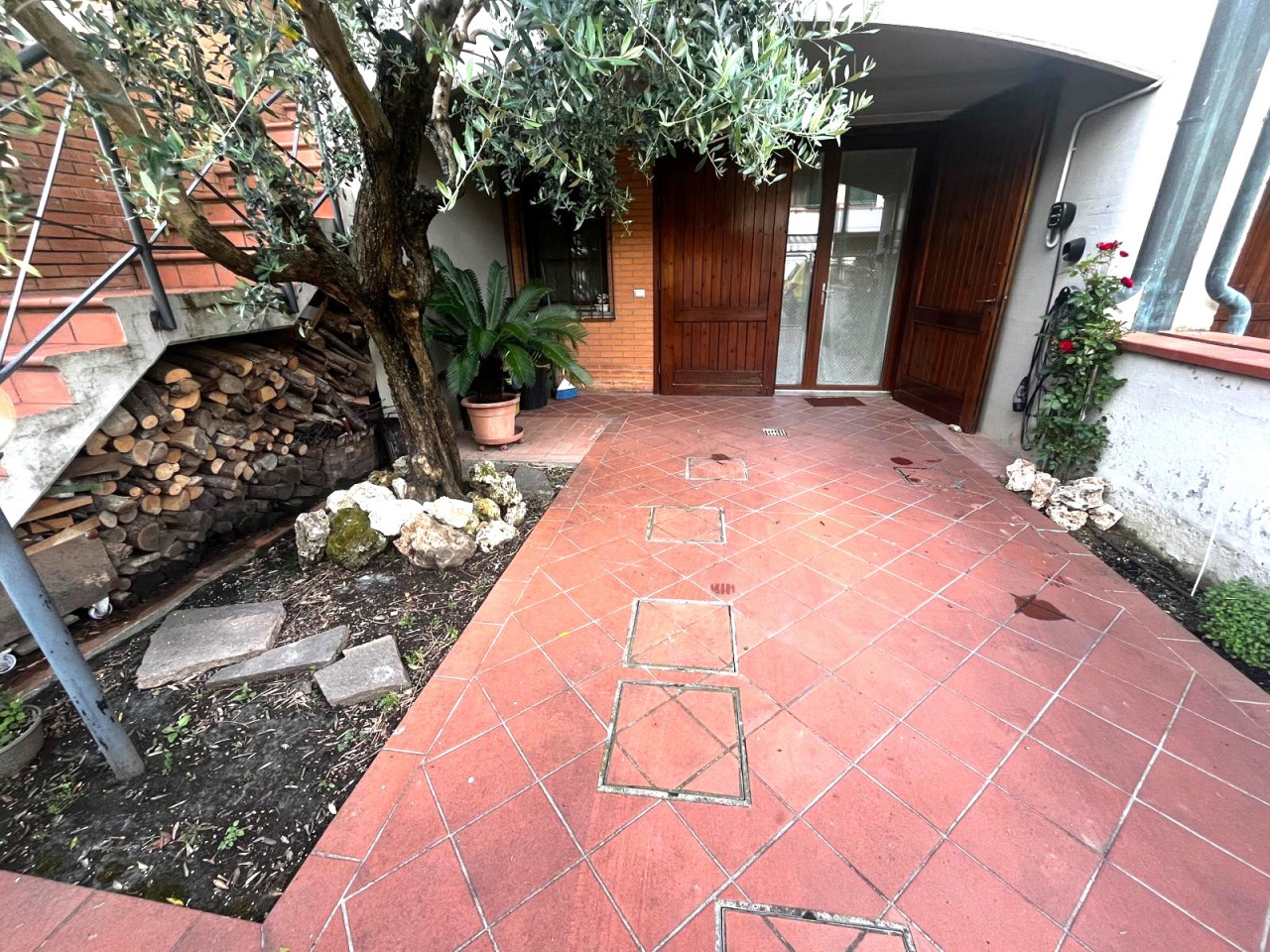 Villa con giardino in via maleloggia, Campi Bisenzio