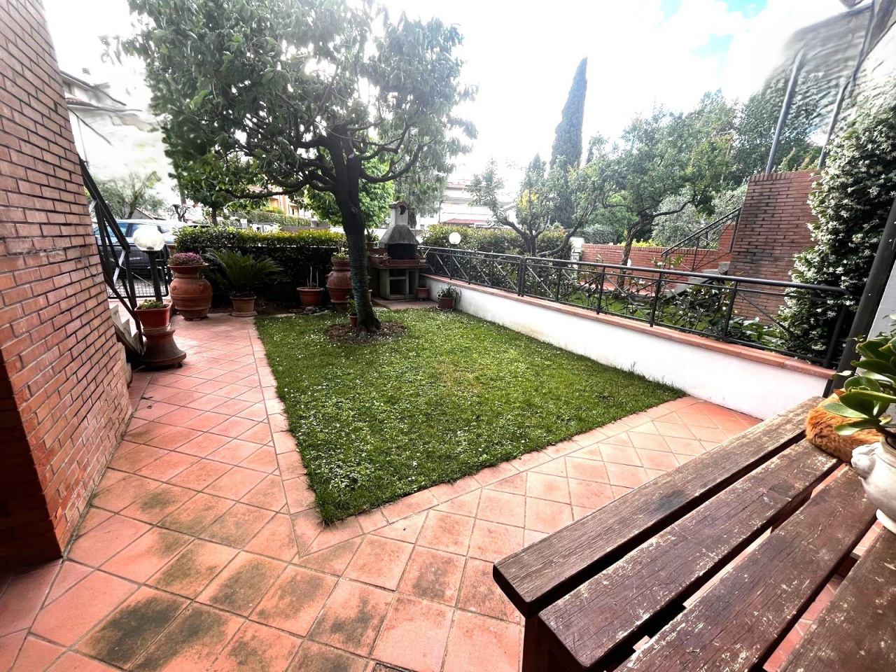 Villa con giardino in via maleloggia, Campi Bisenzio