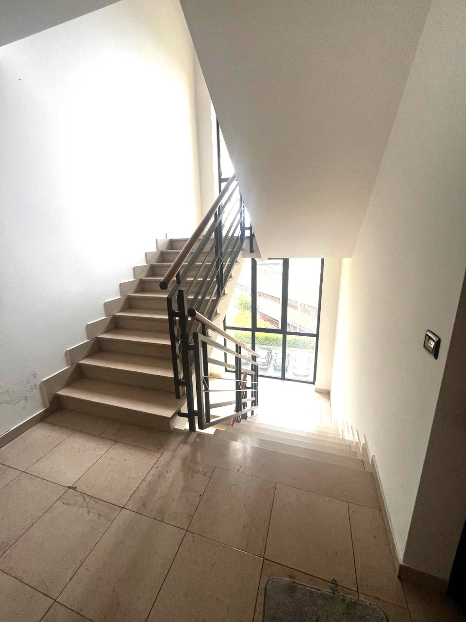 Trilocale in vendita in via lorenzo valla, Prato