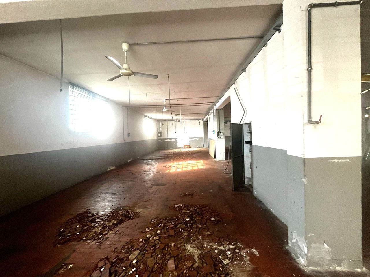Laboratorio da ristrutturare in via dei confini, Campi Bisenzio