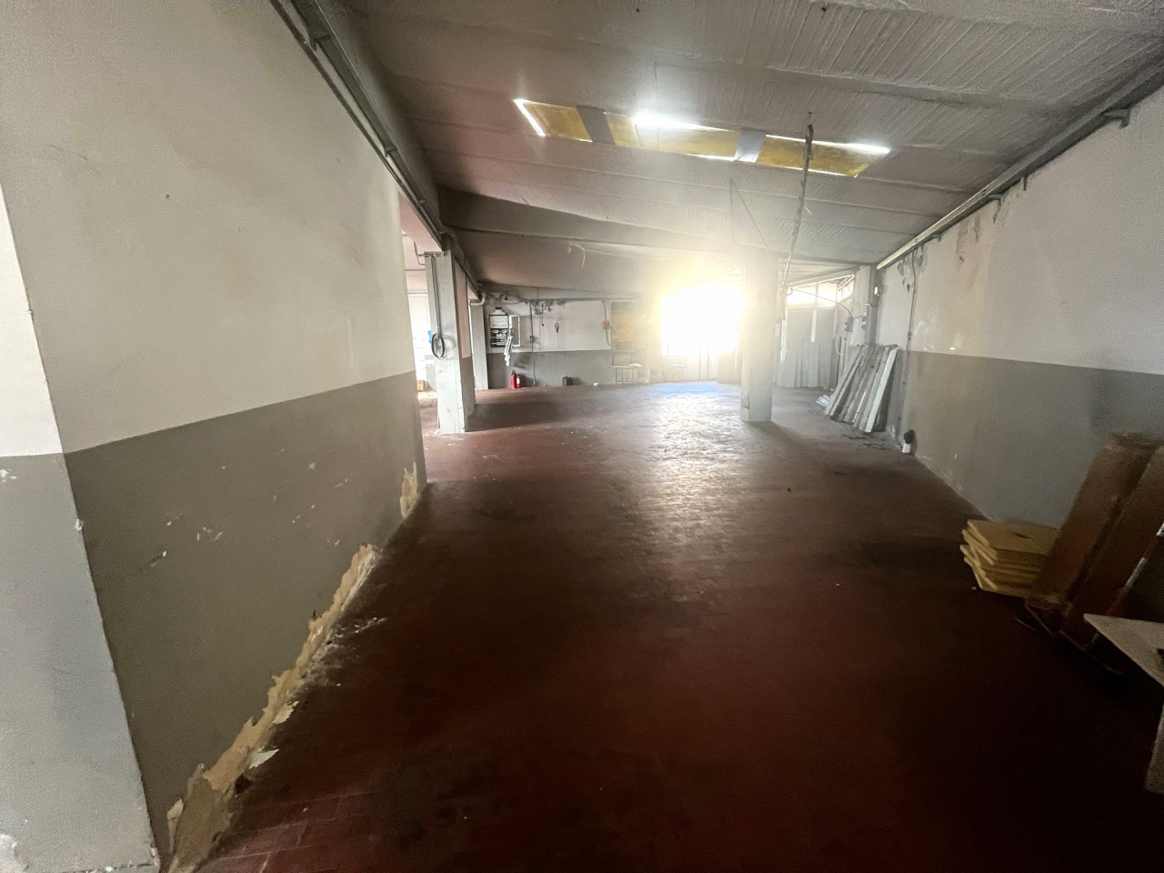 Laboratorio da ristrutturare in via dei confini, Campi Bisenzio