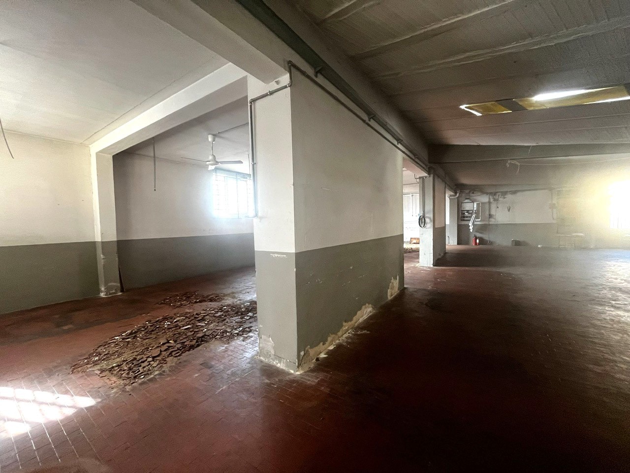 Laboratorio da ristrutturare in via dei confini, Campi Bisenzio