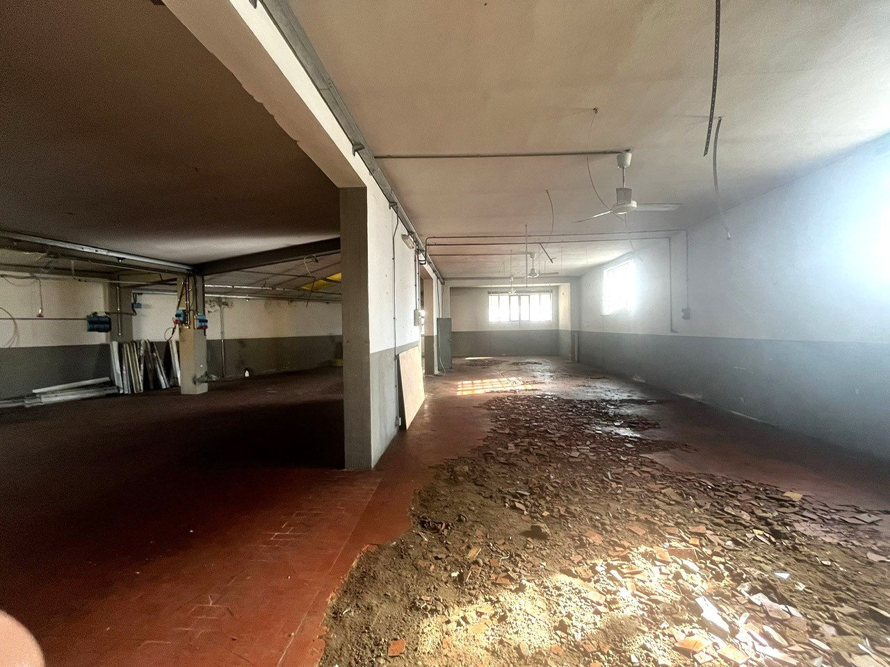 Laboratorio da ristrutturare in via dei confini, Campi Bisenzio