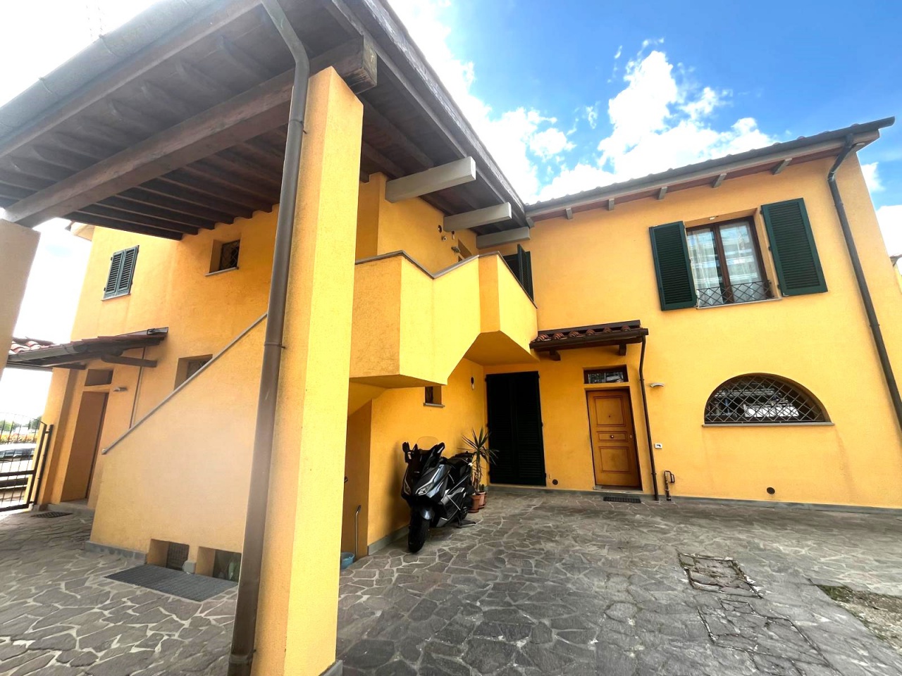 Villa con giardino in via san lorenzo, Campi Bisenzio
