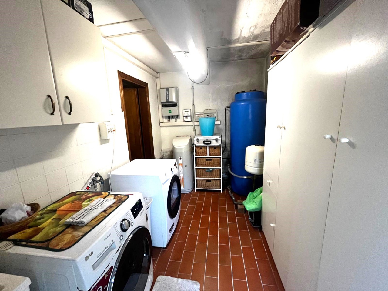Villa con giardino in via tommaso moro, Carmignano