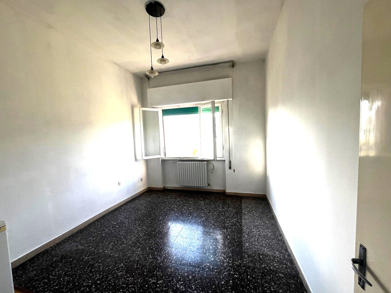 Trilocale con terrazzo in via cavalcanti, Signa