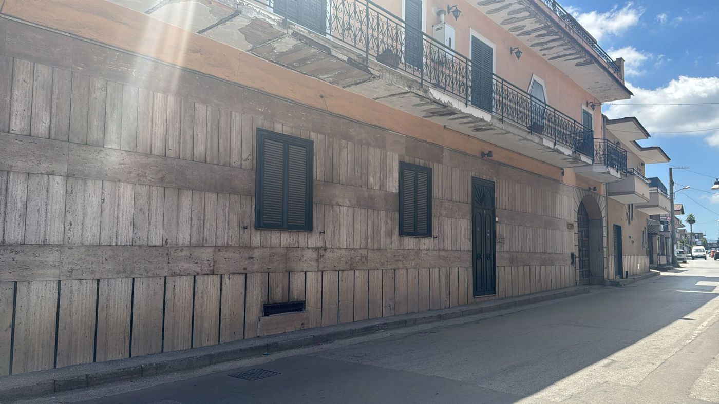 Stabile/Palazzo con giardino a Trentola-Ducenta