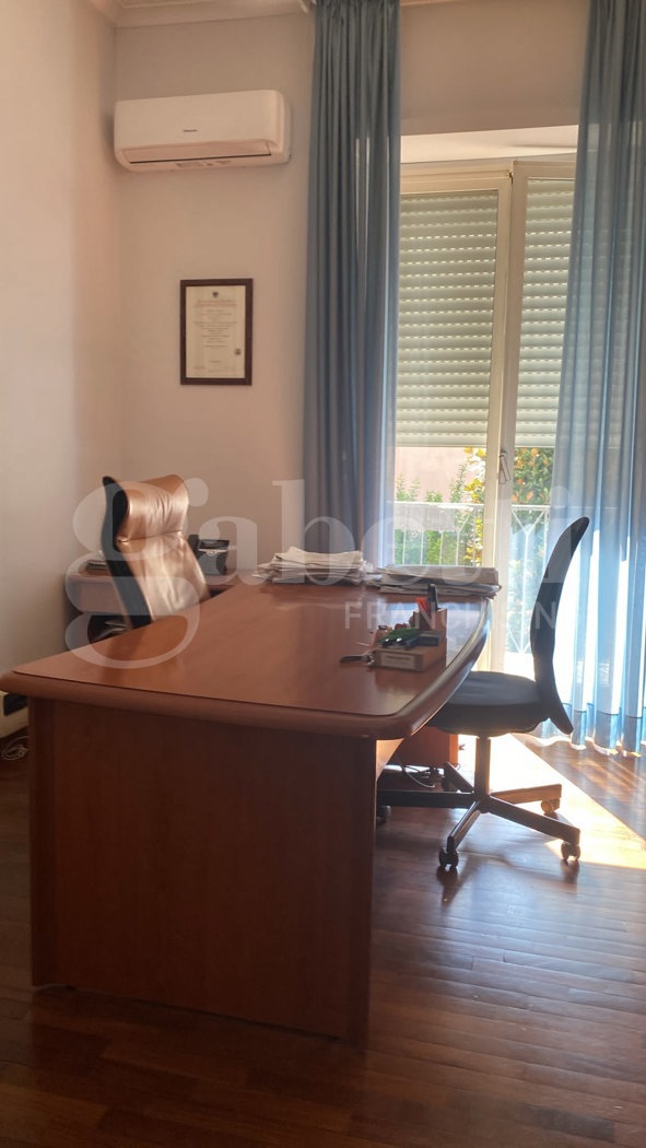 Ufficio in affitto a Aversa