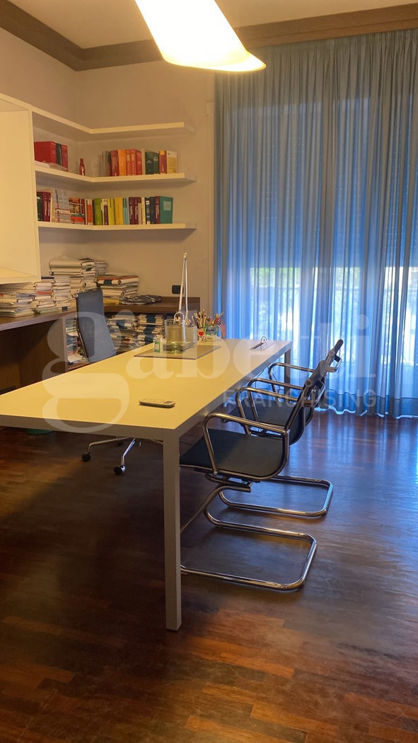 Ufficio in affitto a Aversa
