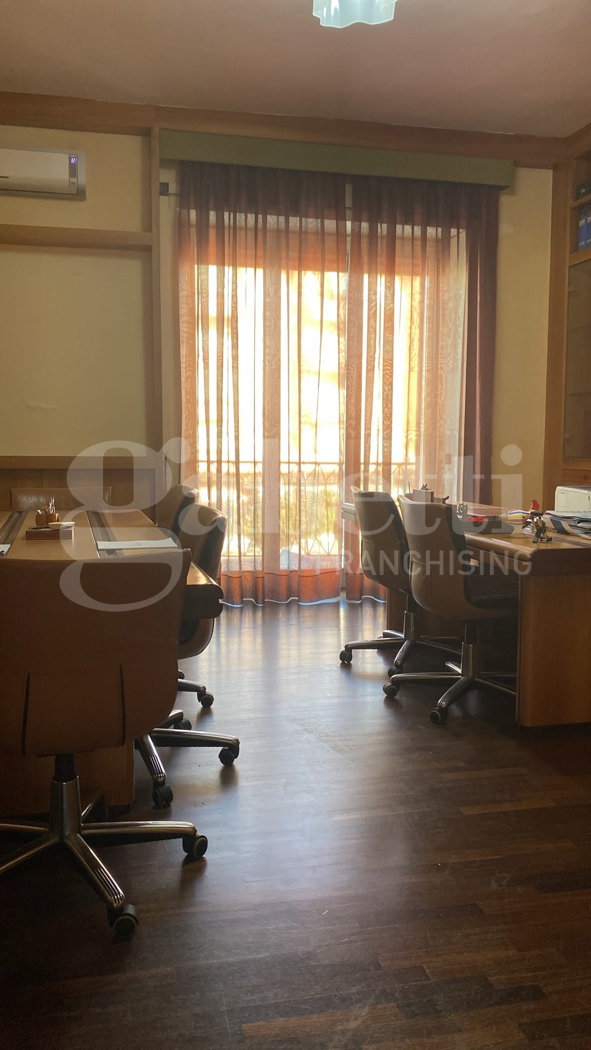 Ufficio in affitto a Aversa