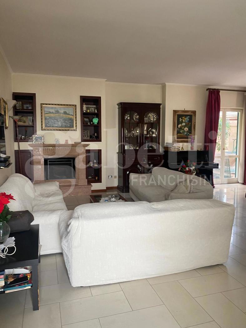 Villa da ristrutturare a Aversa