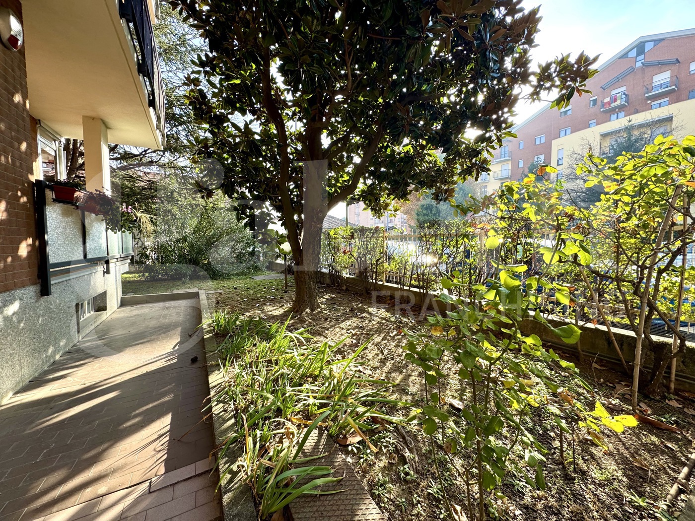 Trilocale con box a Collegno