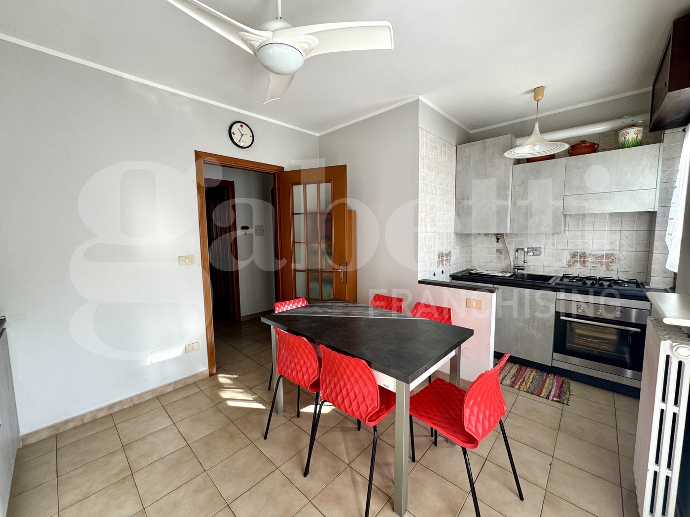 Trilocale con box a Collegno