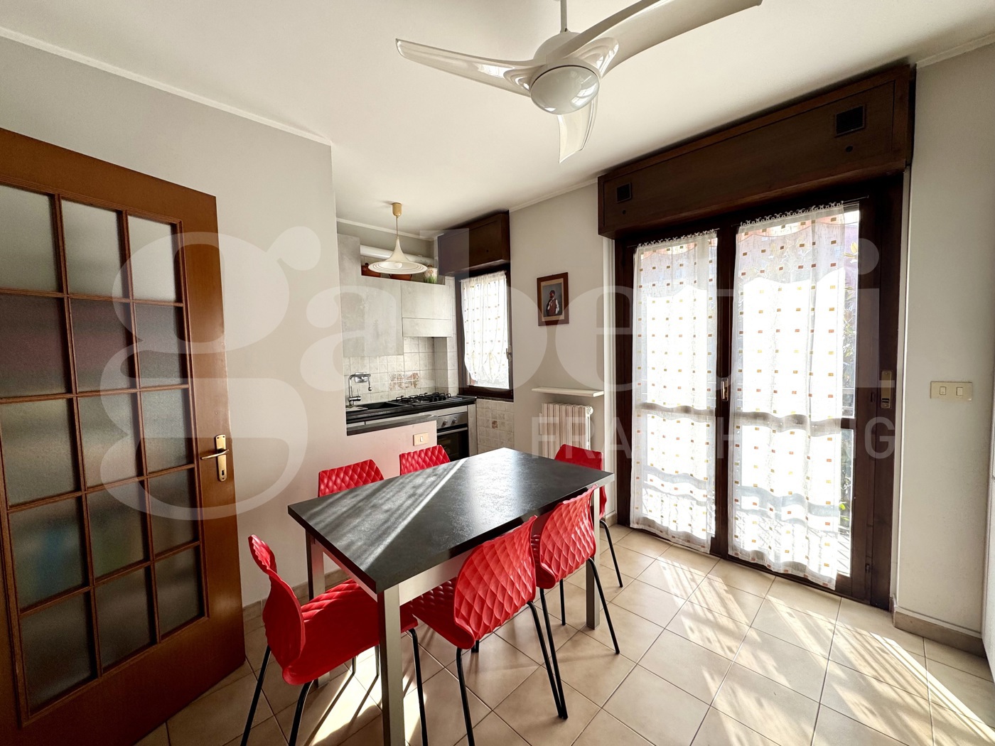 Trilocale con box a Collegno