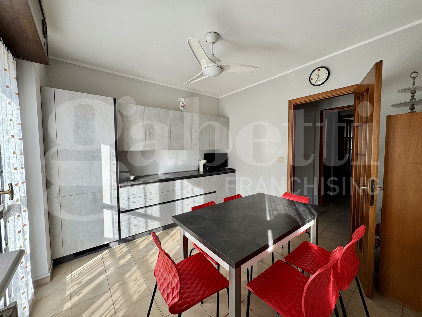 Trilocale con box a Collegno