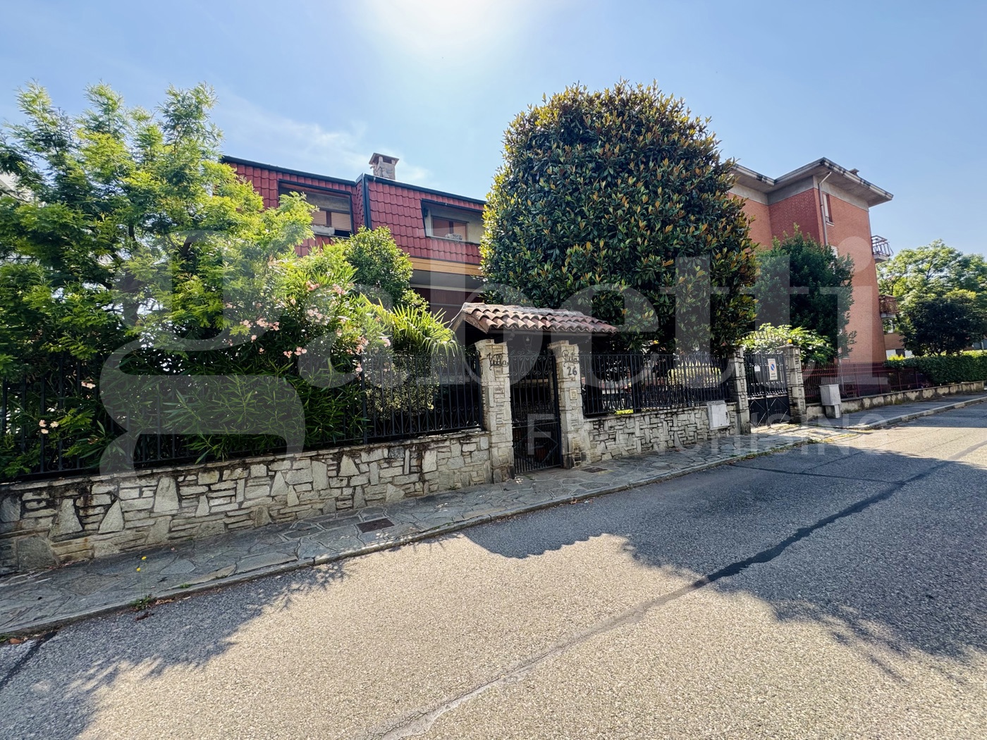 Villa Bifamiliare con giardino a Collegno
