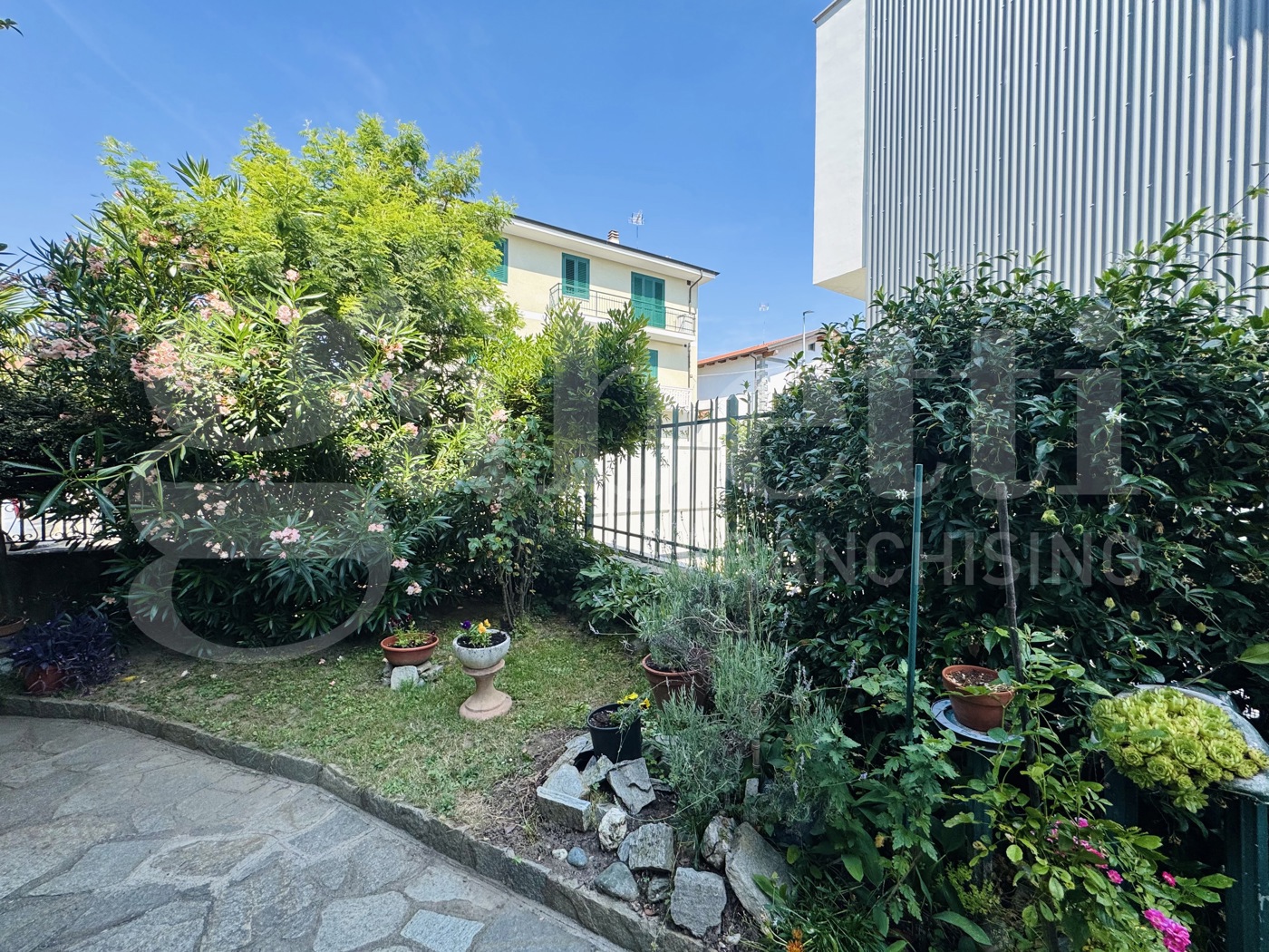 Villa Bifamiliare con giardino a Collegno