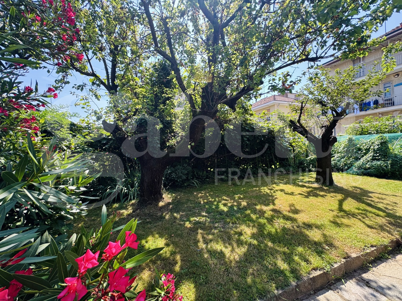 Villa Bifamiliare con giardino a Collegno