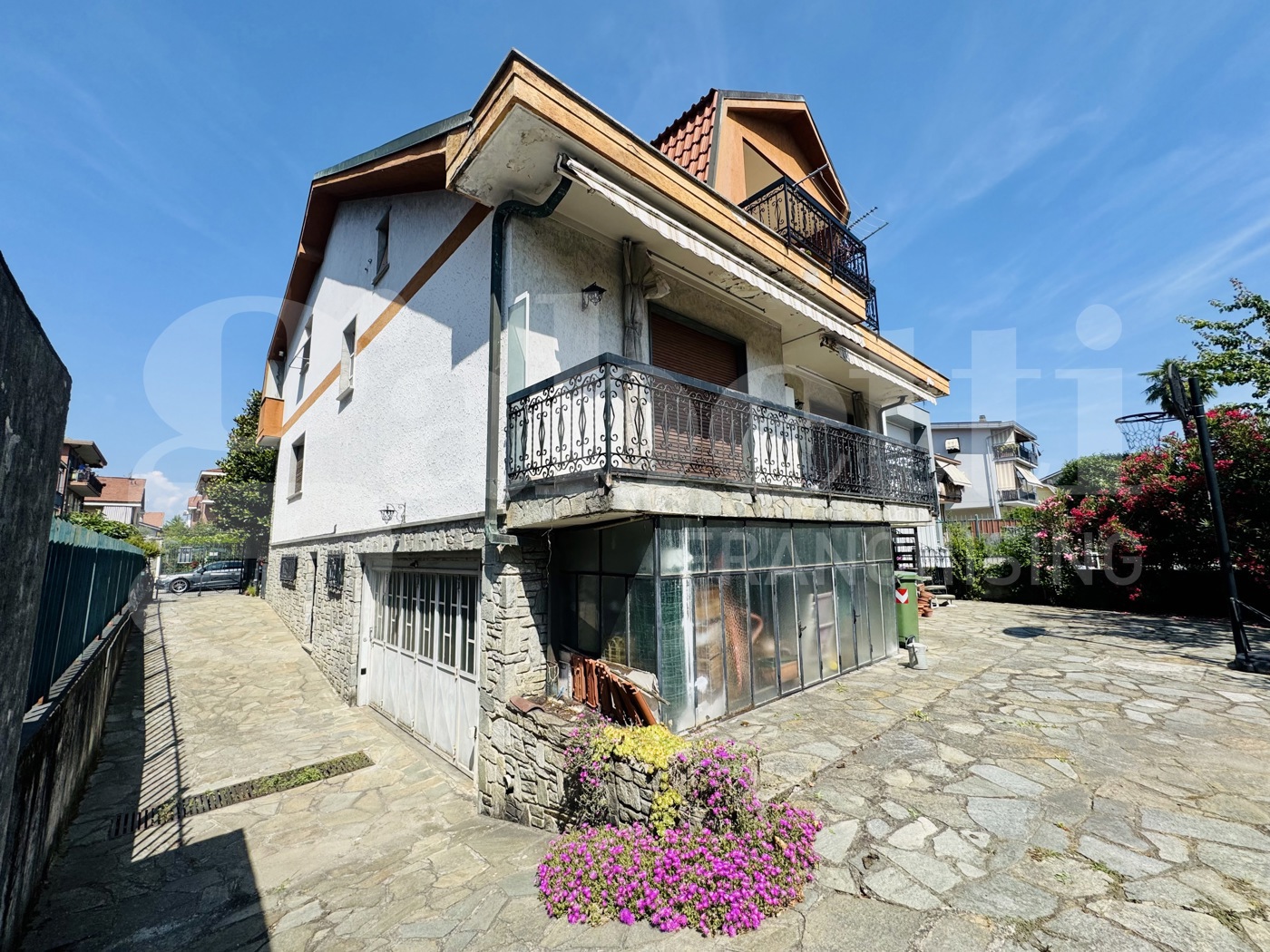 Villa Bifamiliare con giardino a Collegno