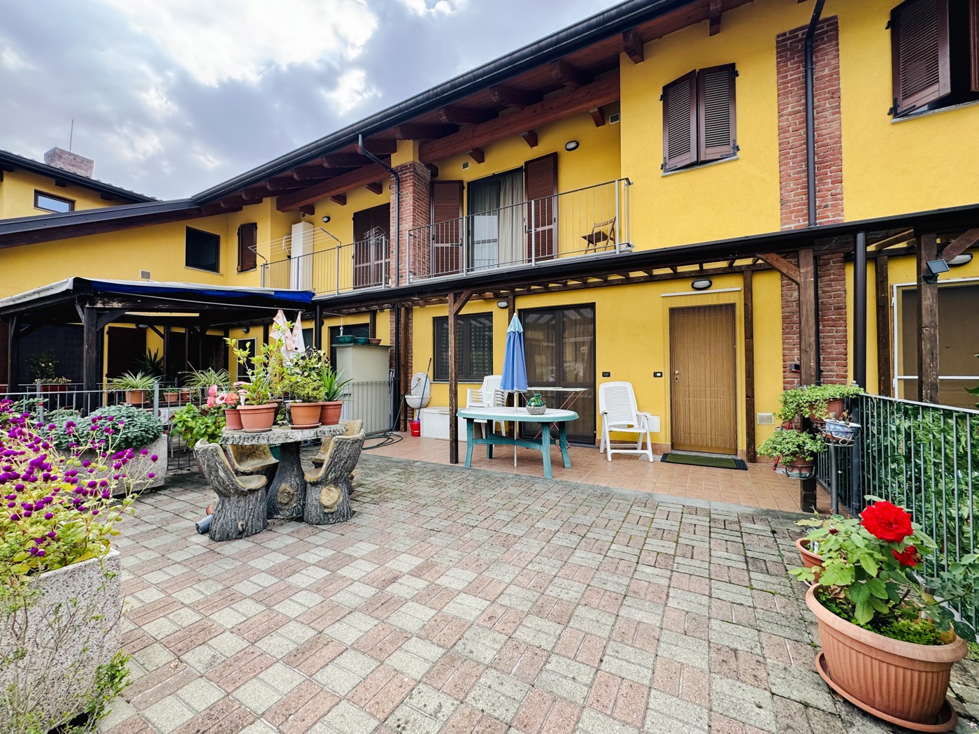 Villa con giardino a Collegno