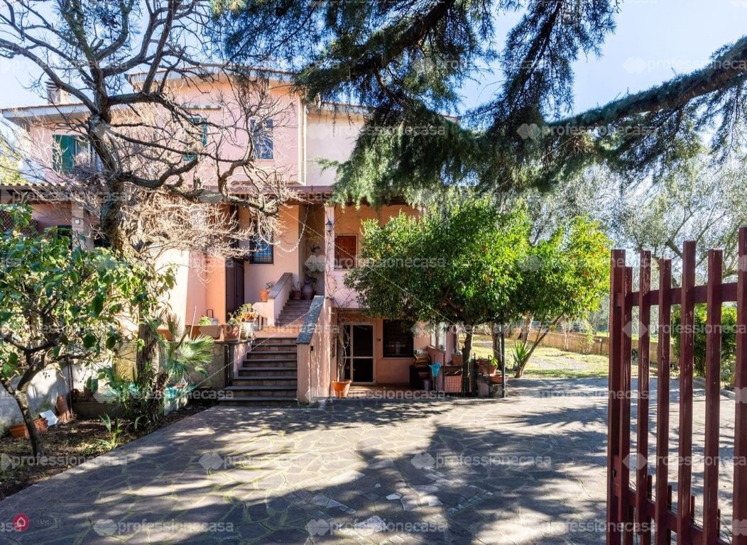Villa Bifamiliare con giardino a Roma