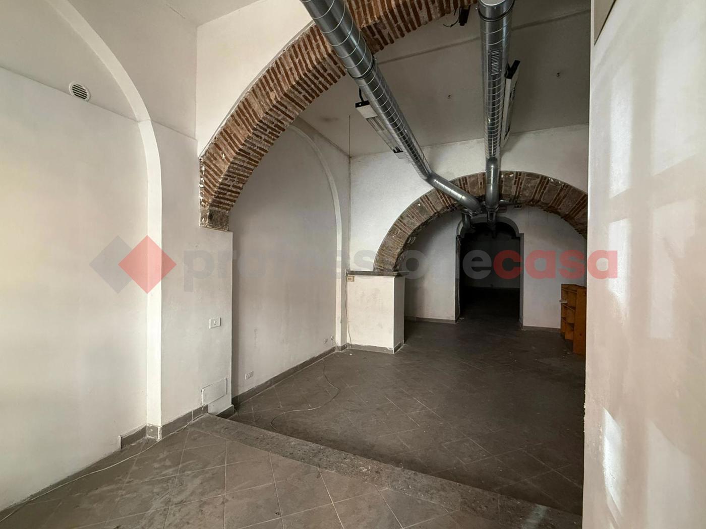 Negozio in vendita a Marino