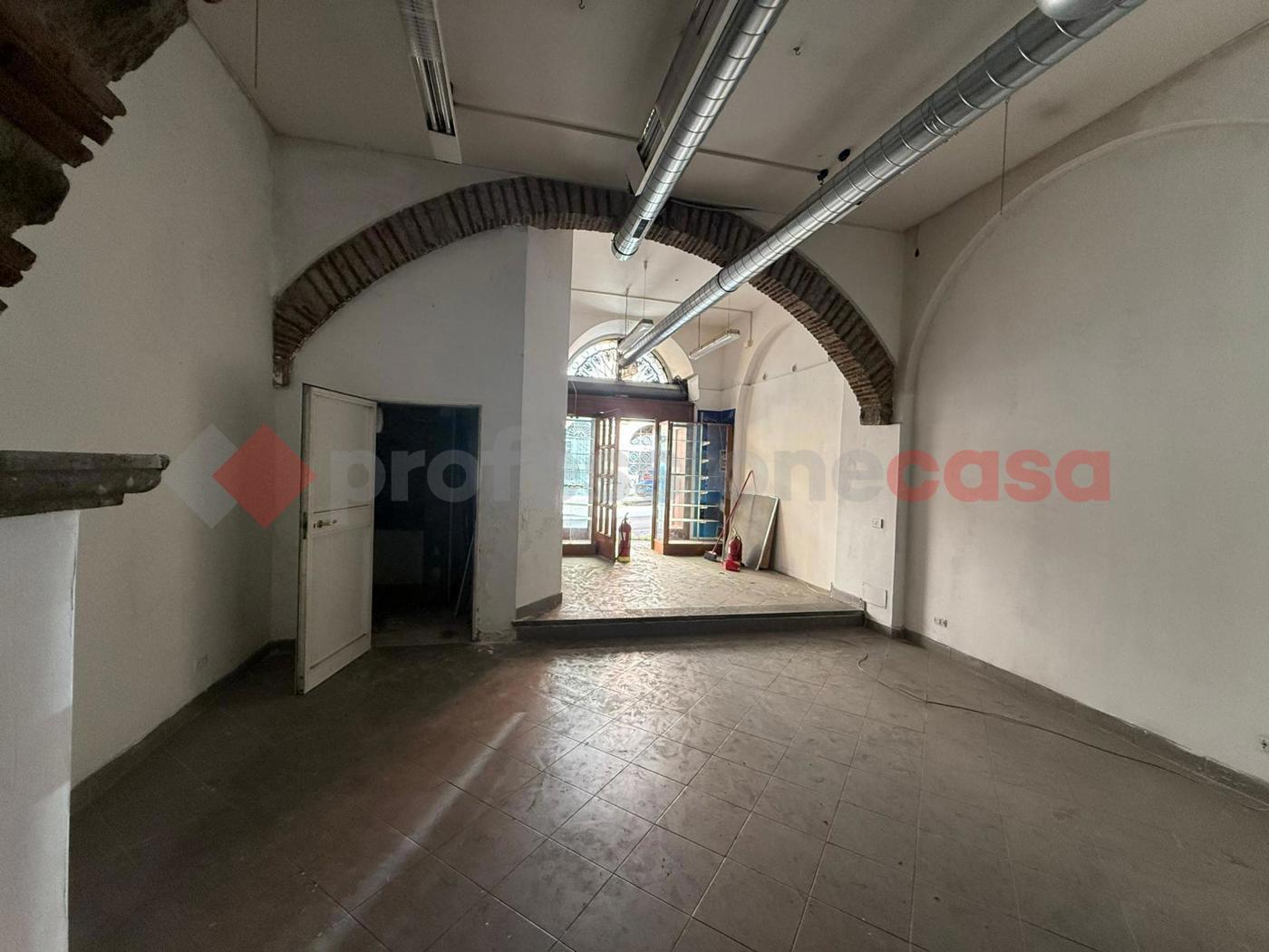 Negozio in vendita a Marino